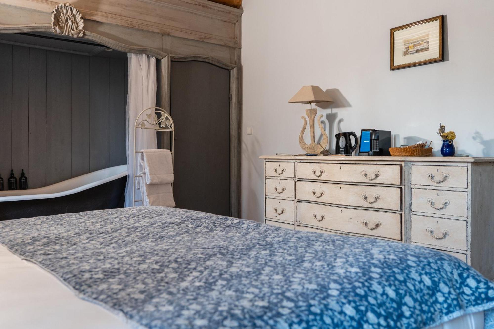 Le Galinier, Lourmarin, An Authentic Beaumier Guesthouse Room photo